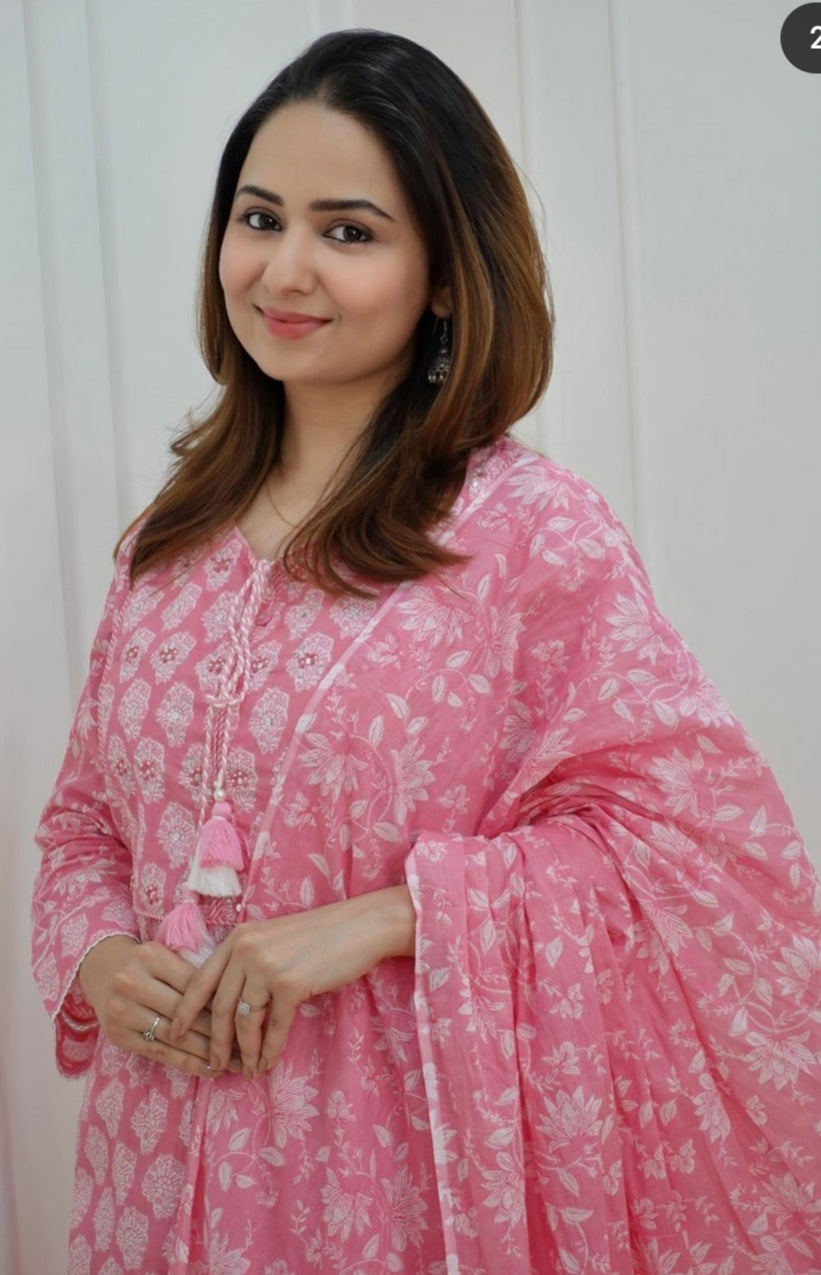 Outstanding look,beautiful cotton kurta .